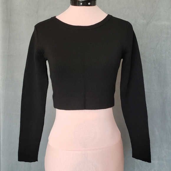 Club Monaco Black Knit Cropped Top With Back Zipper Accent - Picture 5 of 10